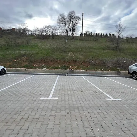 у моря *